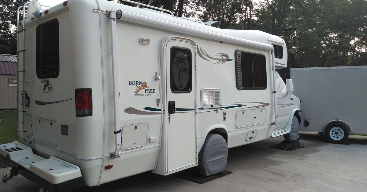 Camper For Sale 2004 BornFree 24 RB. Self contained, condo on wheels.
