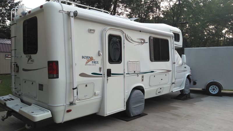 Picture 1/14 of a 2004 BornFree 24 RB. Self contained, condo on wheels. for sale in Sugar Run, Pennsylvania