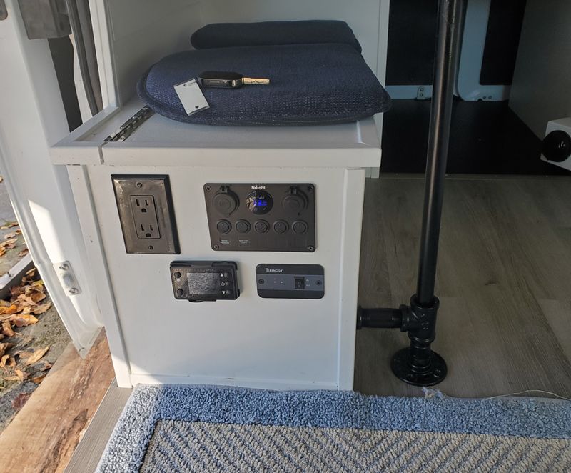 Picture 3/5 of a 2021 Dodge Pro Master 1500 High Roof for sale in Eatonville, Washington
