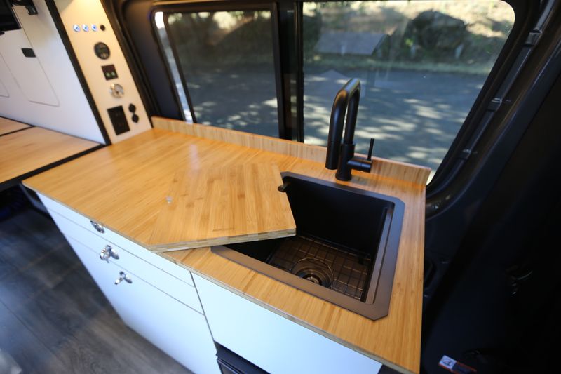 Picture 3/32 of a 2024 AWD Sprinter Campervan NEW! for sale in Hood River, Oregon