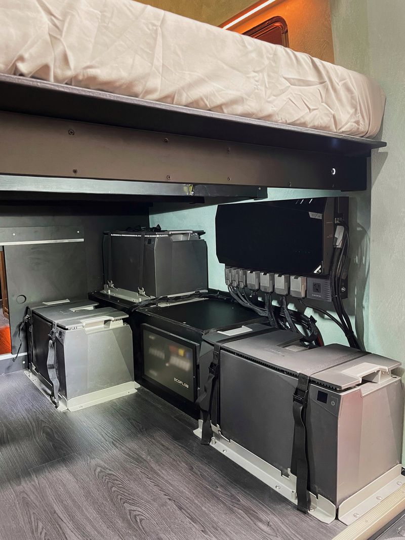 Picture 5/8 of a New 2024 Modern Camper Van - Sprinter 144WB AWD for sale in Brooklyn, New York