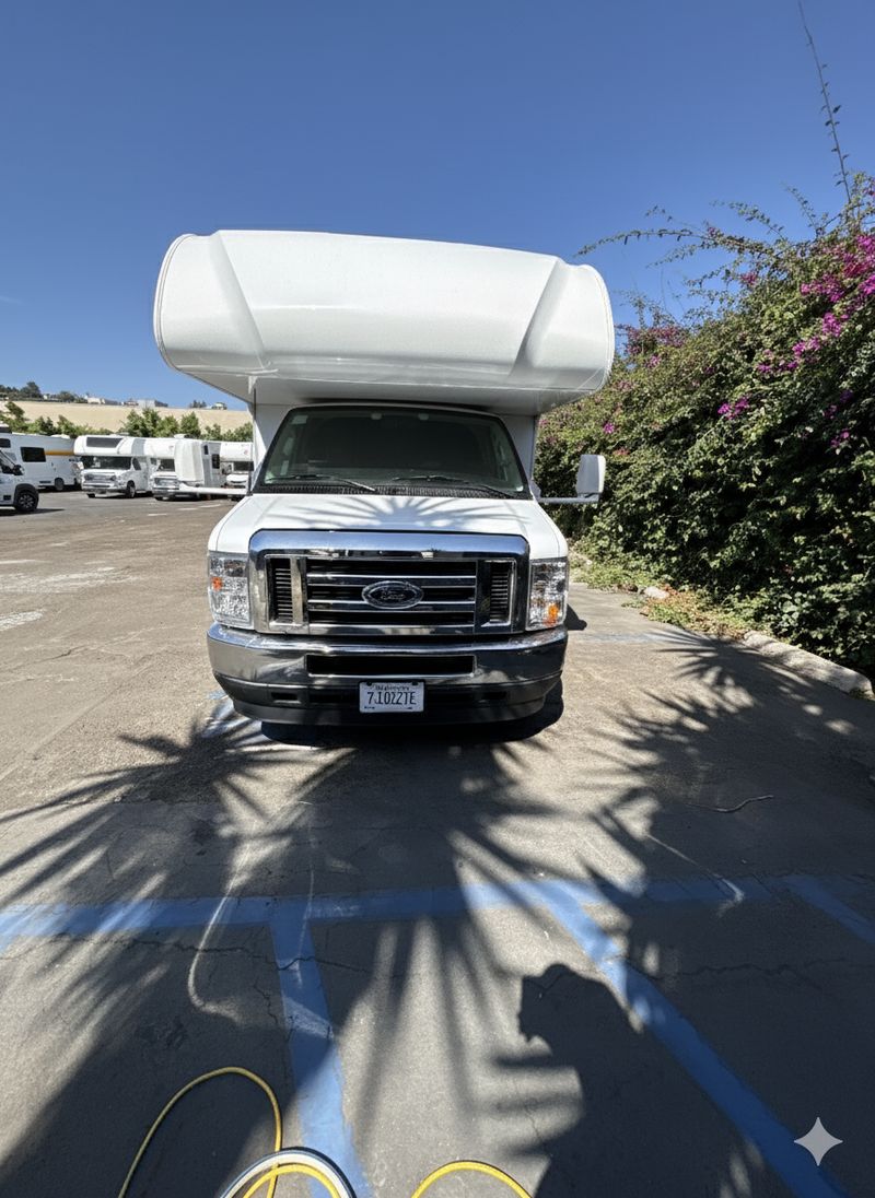Picture 2/28 of a Ford E-350 Motorhome • L3H2 • Diesel • Self-Contained for sale in Carlstadt, New Jersey