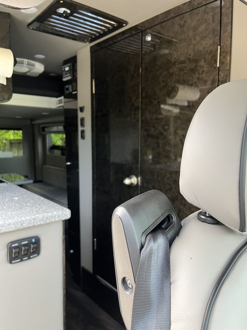 Picture 5/5 of a Dodge Promaster Midwestern Automotive Design Legend for sale in Jacksonville, North Carolina