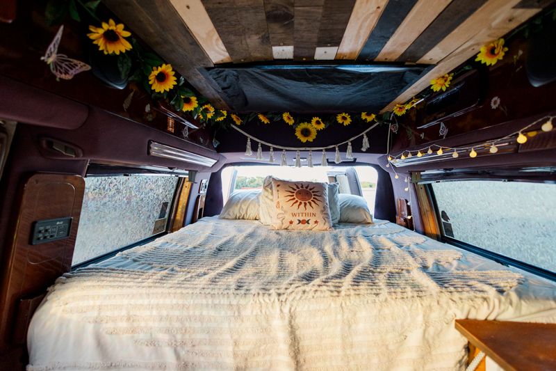 Picture 5/20 of a Chevrolet 1995 Vintage Van for sale in Saint Petersburg, Florida