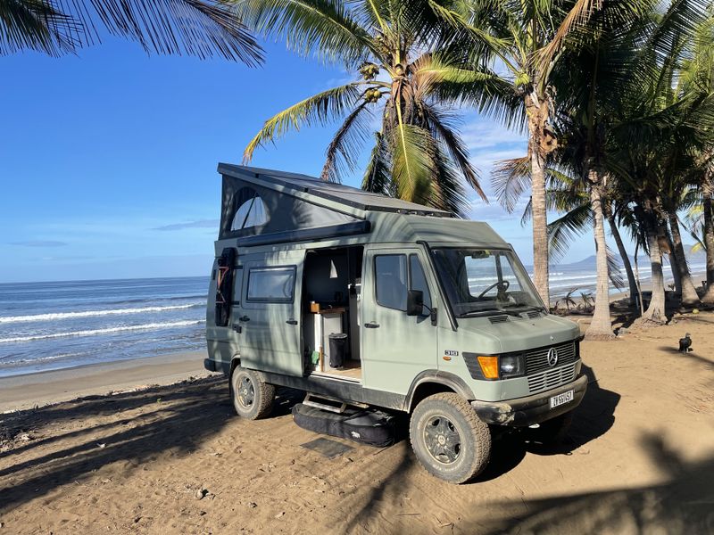 Picture 1/12 of a Mercedes 310 4x4, 27.000km for sale in Panama City, Florida