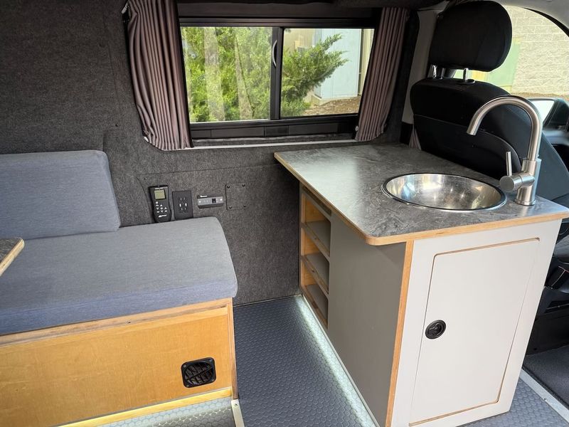 Picture 3/18 of a 2020 Mercedes-Benz 135 metris 135 wb for sale in Littleton, Colorado