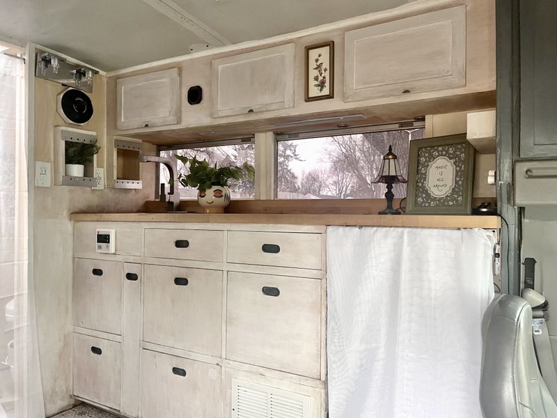 Picture 4/10 of a Ford e450 7.3L Powerstroke- 26 feet for sale in Madison, Wisconsin