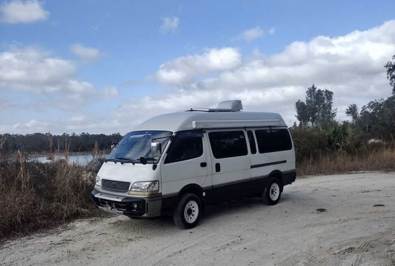 Picture 2/13 of a 1997 Toyota Hiace full time 4wd for sale in Malabar, Florida