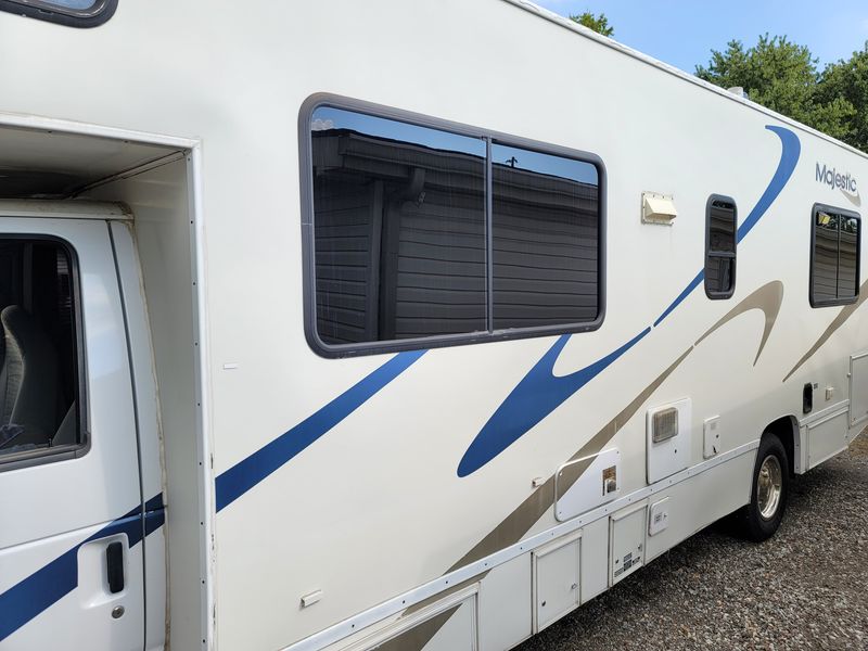 Picture 4/9 of a 2002 e450 majestic 29ft for sale in Gallatin, Tennessee