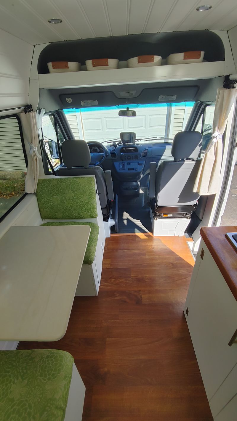 Picture 3/40 of a 2002 Freightliner / Mercedes sprinter 3500 for sale in Milford, Connecticut