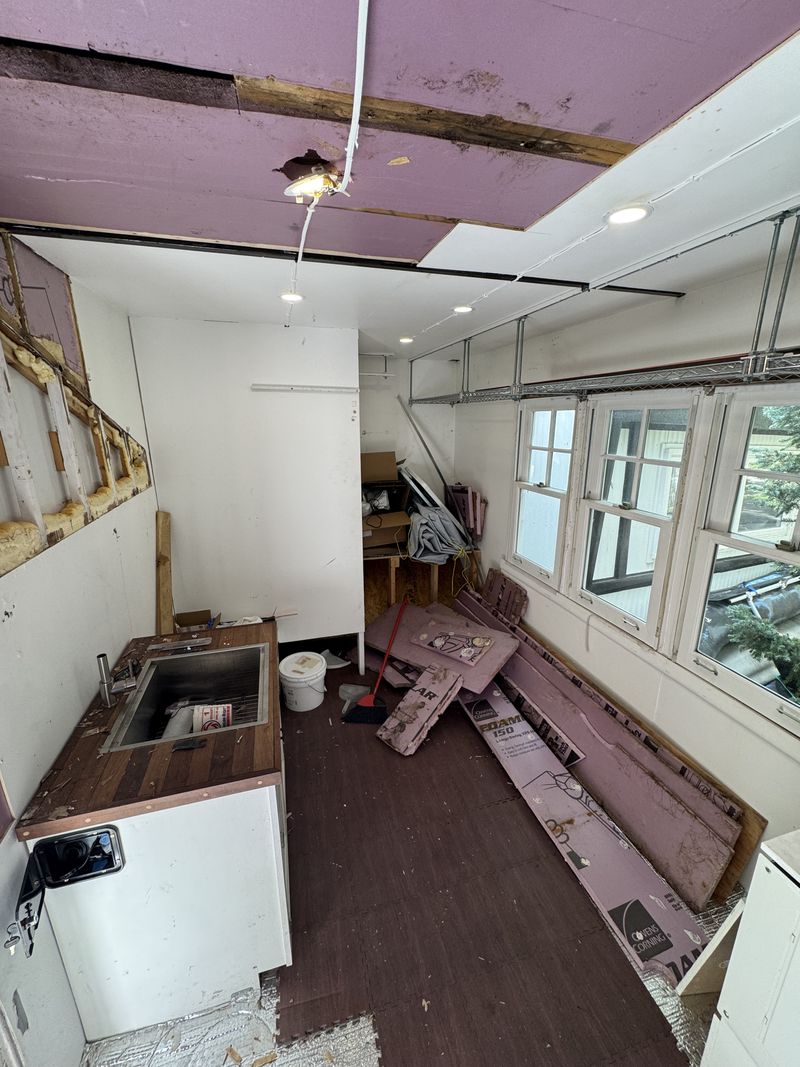 Picture 2/13 of a 2011 F550 4x4 Expedition camper for sale in Carbondale, Colorado