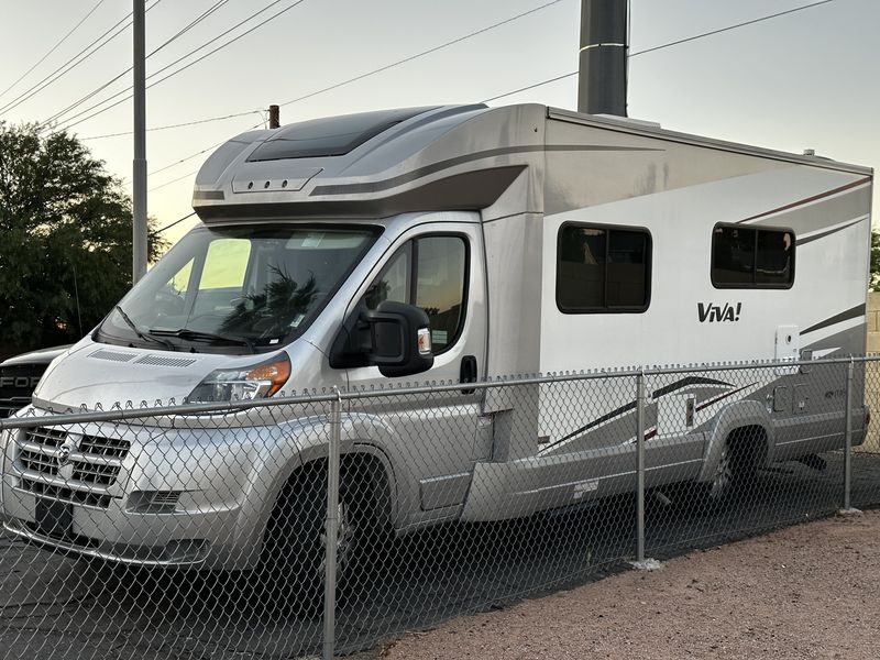 Picture 5/19 of a 2015 Winnebago Itasca Viva for sale in Mesa, Arizona