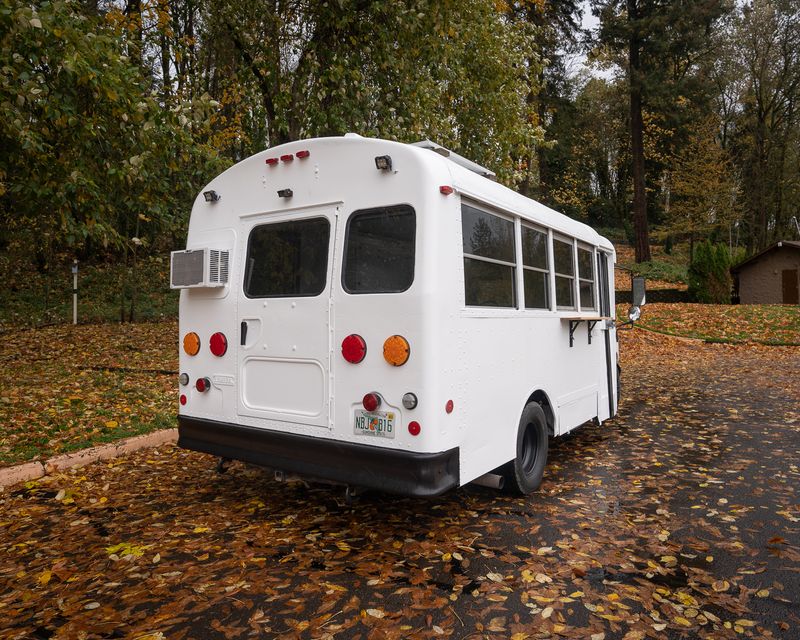 Picture 4/22 of a 2005 Ford E350 Thomas Short Bus with 97,000 original miles for sale in Newberg, Oregon