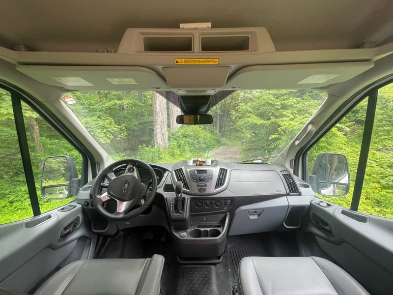 Picture 5/8 of a 2019 Ford Transit Cargo 250 Medium Roof for sale in Cortlandt Manor, New York