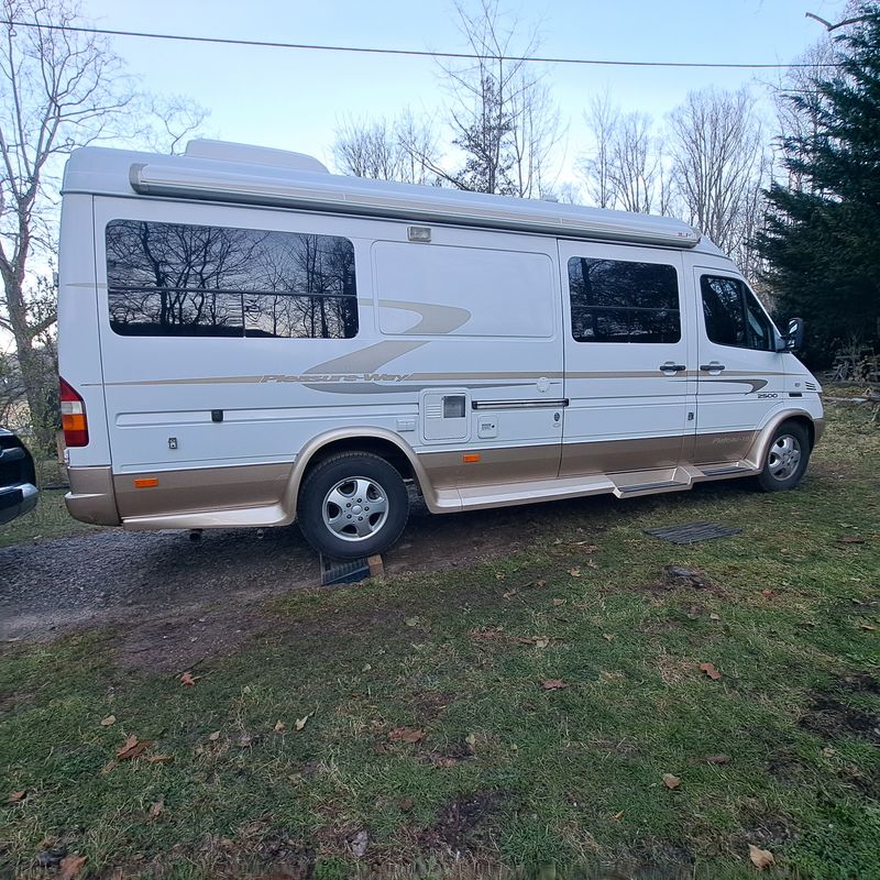 Picture 4/17 of a 2005 Sprinter Dodge / Mercedes / Pleasure- Way Plateau TD for sale in Black Mountain, North Carolina