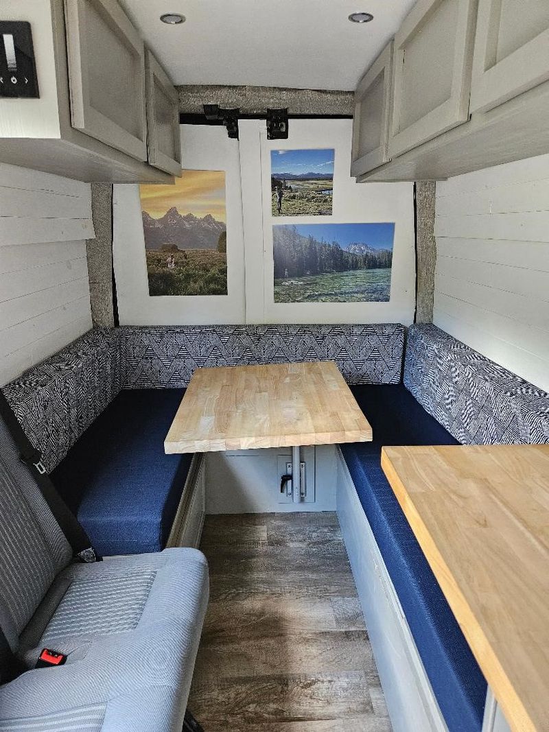 Picture 4/6 of a Nissan High Roof Camper Van - 2012 for sale in Milwaukee, Wisconsin