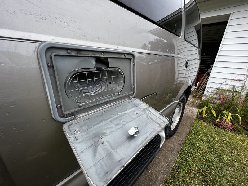 Picture 6/29 of a 2002 Chevy Astro Van TURN KEY w/ Solar! for sale in Beverly Hills, Florida