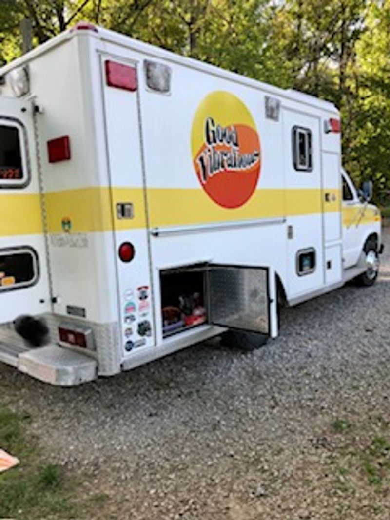 Picture 2/31 of a 1990 E350 Ford Diesel Converted Ambulance for sale in Bellevue, Kentucky