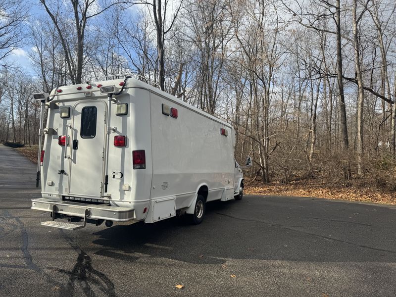 Picture 4/11 of a 2005 E450 with emergency response unit on rear for sale in Milford, Ohio