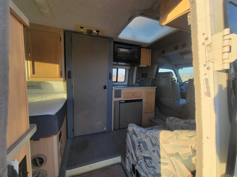 Picture 5/25 of a 1999 Rialta Winnebago  for sale in Quartzsite, Arizona