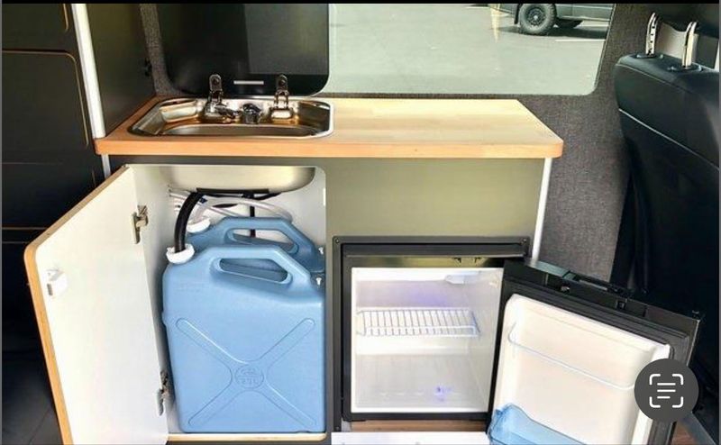 Picture 3/23 of a 2021 Mercedes Metris poptop camervan for sale in Asheville, North Carolina