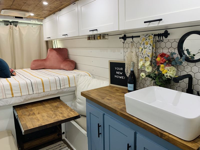 Picture 3/18 of a 2019 Ford Transit Farmhouse Campervan for sale in Austin, Texas