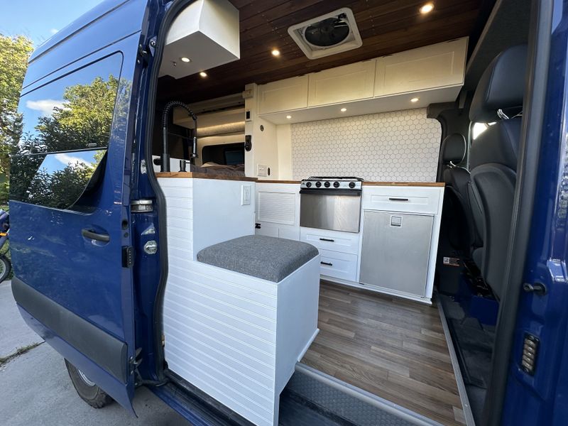 Picture 3/13 of a Sprinter 4×4 | Radiant Heated Floors | 7yr/140,000m Warranty for sale in Denver, Colorado