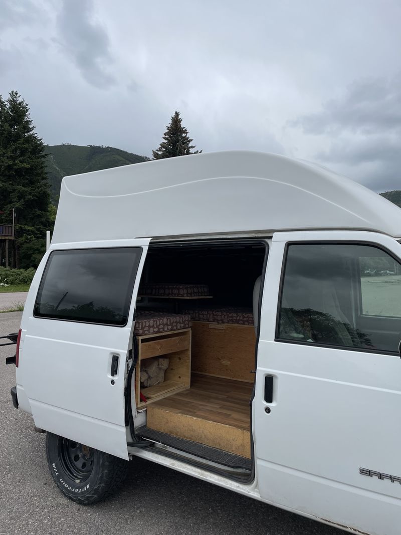 Picture 4/11 of a 2000 AWD GMC Safari high-top for sale in Missoula, Montana