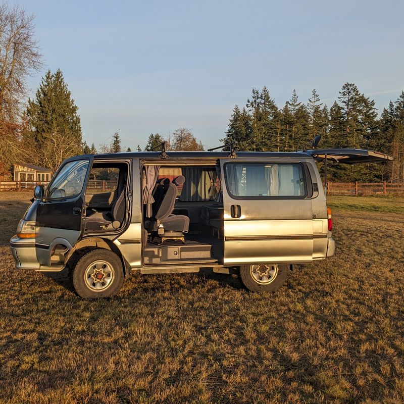 Picture 2/12 of a 1992 Toyota HiAce for sale in Seattle, Washington
