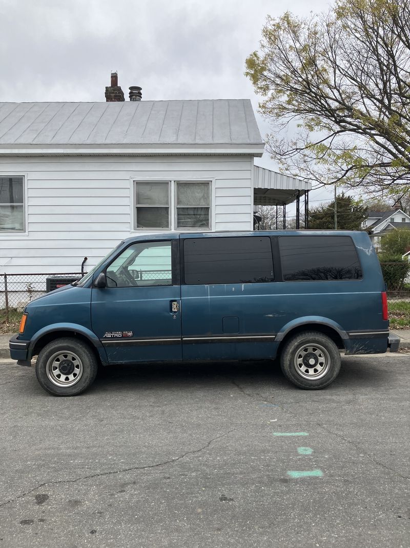 Picture 1/10 of a 1994 Chevy Astro Van AWD 4.3 for sale in Richmond, Virginia