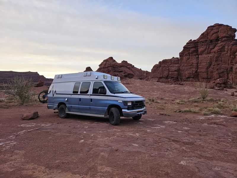 Picture 3/18 of a 2005 E350 Camper for sale in Littleton, Colorado