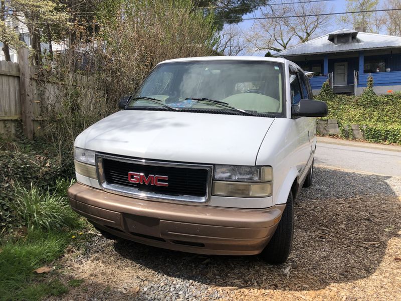 Picture 2/9 of a 2000 GMC Safari *doesn’t start* for sale in Asheville, North Carolina