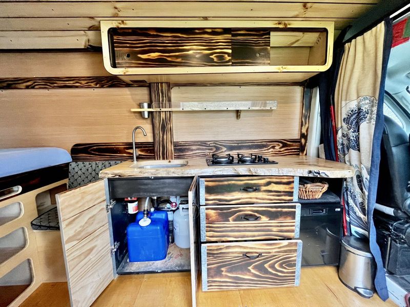 Picture 4/8 of a Dream Surf Van  for sale in Kilauea, Hawaii