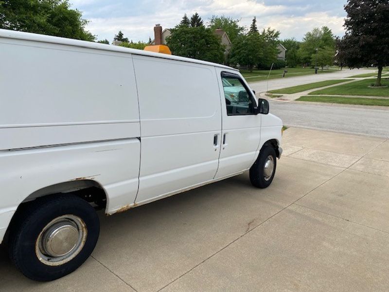 Picture 3/5 of a 1996 Ford E 250 extended cargo van for sale in Toledo, Ohio