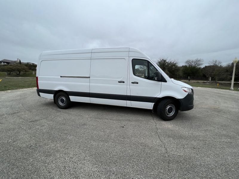 Picture 2/9 of a Sprinter 2021 Gas Toy Hauler  for sale in San Antonio, Texas