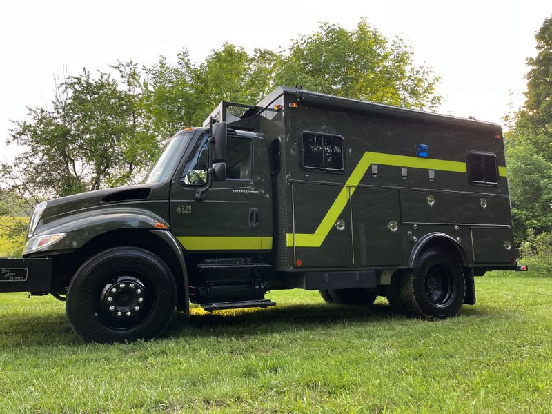 Picture 2/26 of a 2005 International Ultimate Camper for sale in Imlay City, Michigan