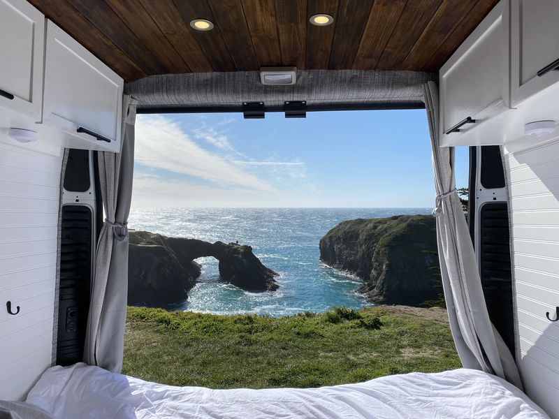 Picture 2/20 of a NEW Factory Engine! Shower, Stove & Oven, Dinette Bed, 400A for sale in Berkeley, California