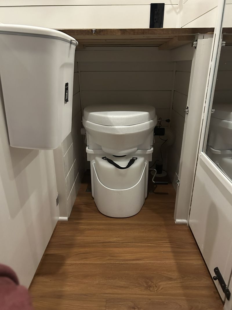 Picture 4/11 of a 2020 Ford Transit 250 High Roof for sale in Annapolis, Maryland