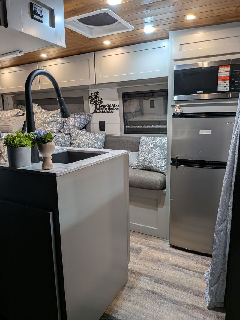 Picture 4/13 of a 2024 Ford Transit 250 Mid roof for sale in Altoona, Pennsylvania