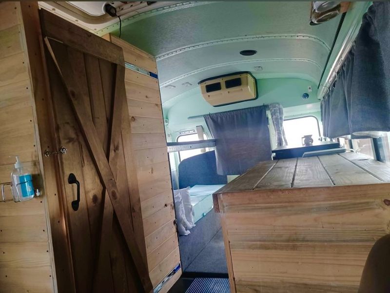 Picture 4/28 of a 2001 THOMAS FREIGHTLINER SKOOLIE BUS for sale in Half Moon Bay, California