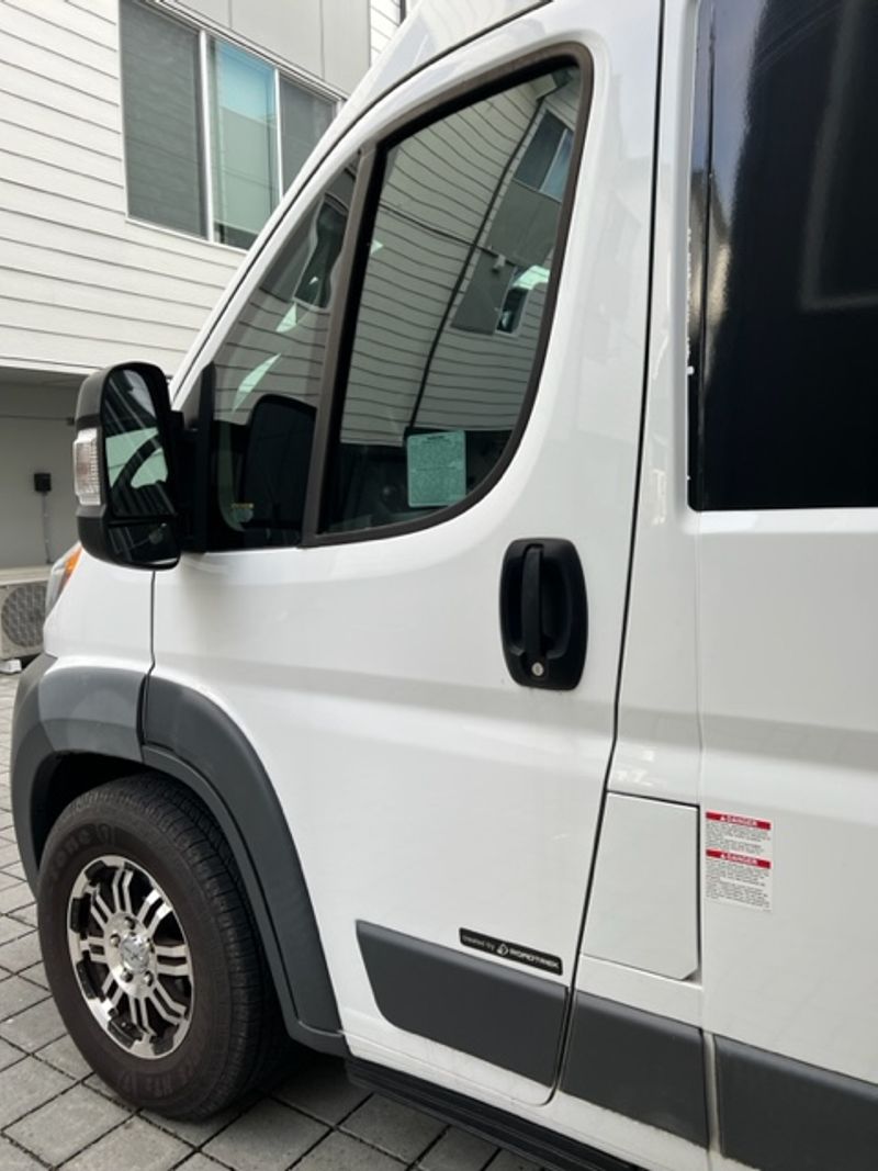 Picture 3/7 of a 2019 Road Trek Simplicity for sale in Seattle, Washington