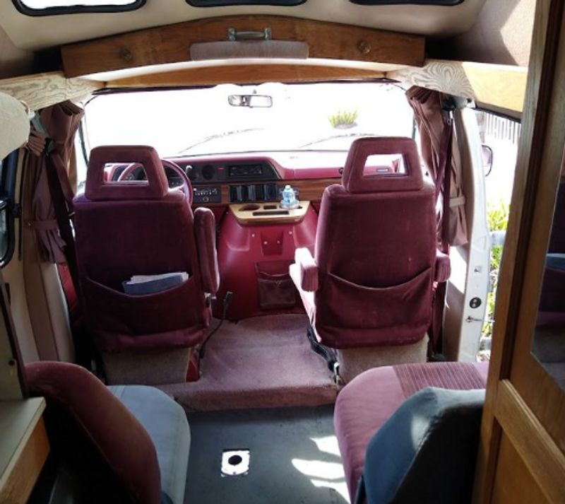 Picture 4/5 of a 1992 Dodge Roadtrek for sale in Los Angeles, California