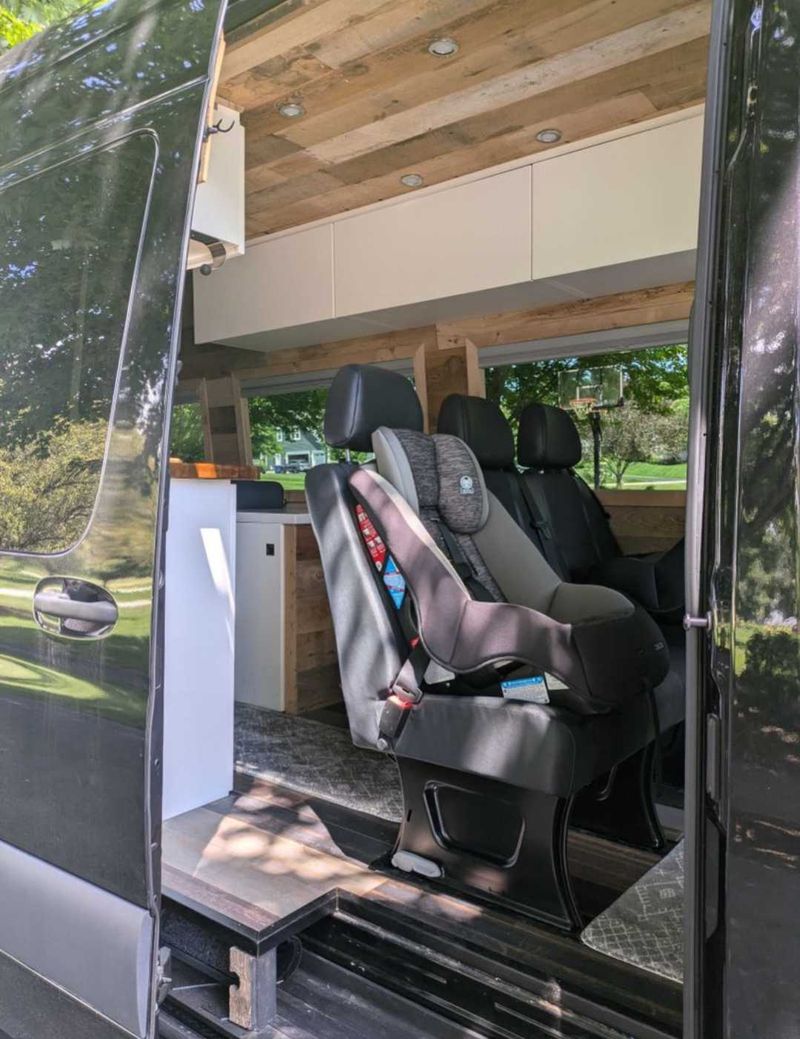 Picture 3/13 of a 2020 Mercedes Benz Sprinter 2500 3.0 Turbodiesel 170 EXT 4x4 for sale in Batavia, Illinois