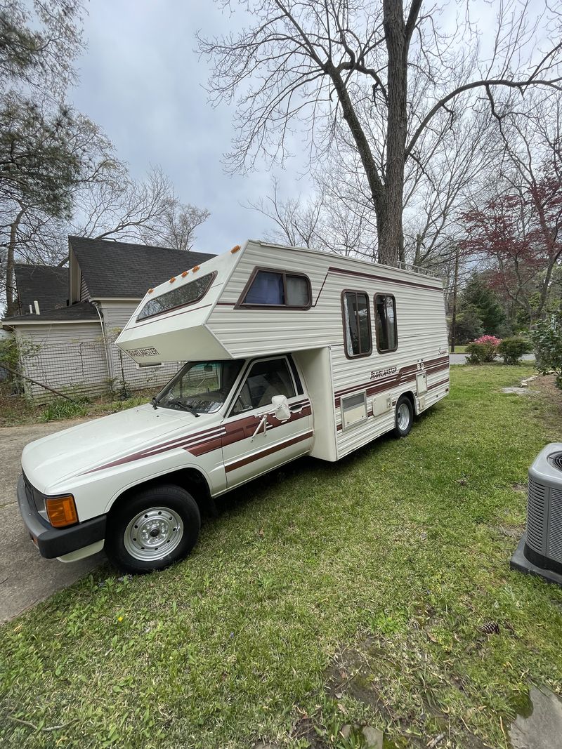 Picture 1/5 of a 1986 Toyota Travelmaster for sale in Gadsden, Alabama
