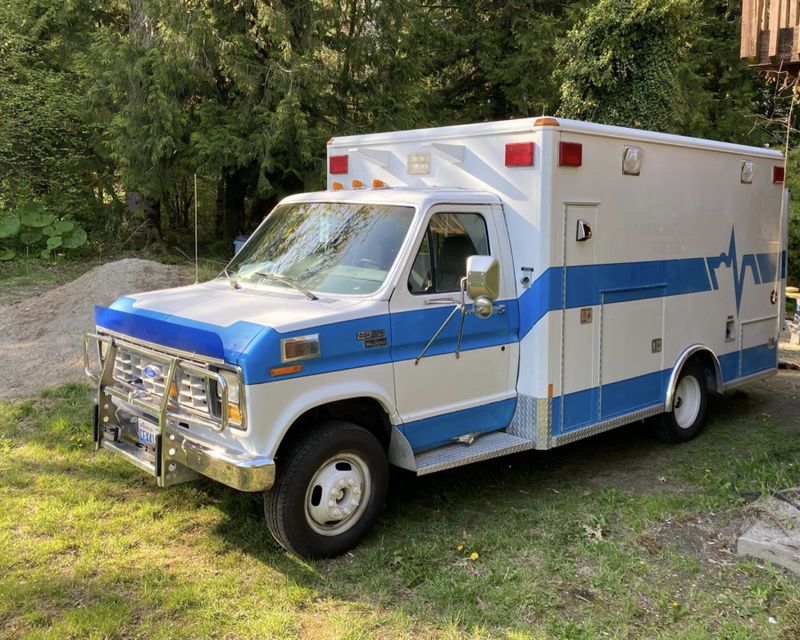 Picture 1/11 of a ford ambulance for sale in Concrete, Washington