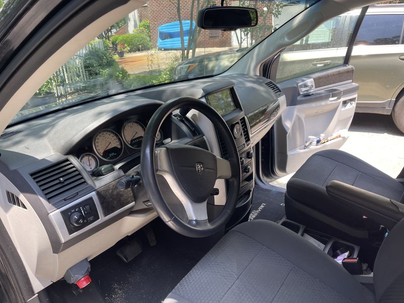 Picture 3/19 of a 2010 Dodge Grand Caravan Stealth w Solarsetup for sale in Palm Beach Gardens, Florida