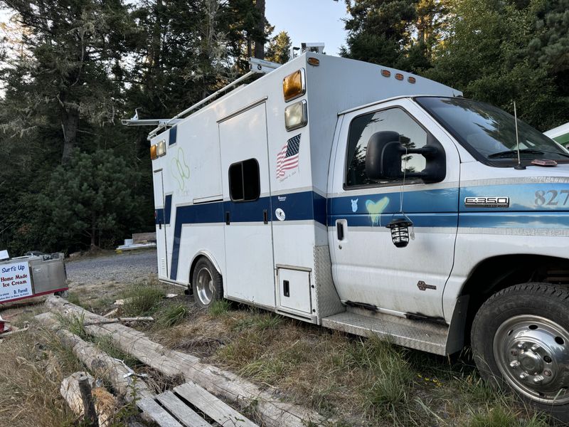 Picture 4/14 of a 2006 Ford E350 Ambulance Camper for sale in Mendocino, California