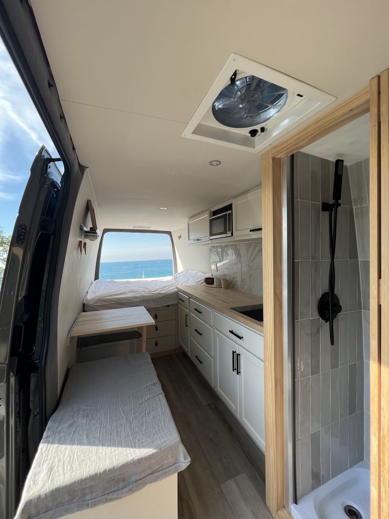 Picture 5/13 of a Sprinter RV for sale in Des Plaines, Illinois