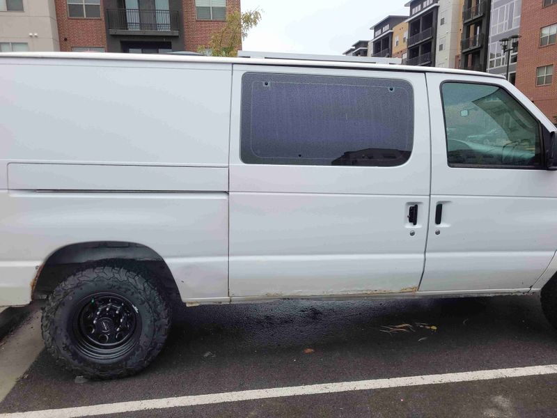 Picture 4/10 of a 2005 Ford E250 Camper for sale in Orem, Utah
