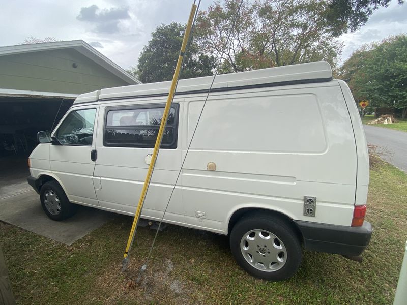 Picture 5/8 of a 1995 vw eurovan winnebago 2.5l 5 cyl, 5spd manual for sale in Tampa, Florida